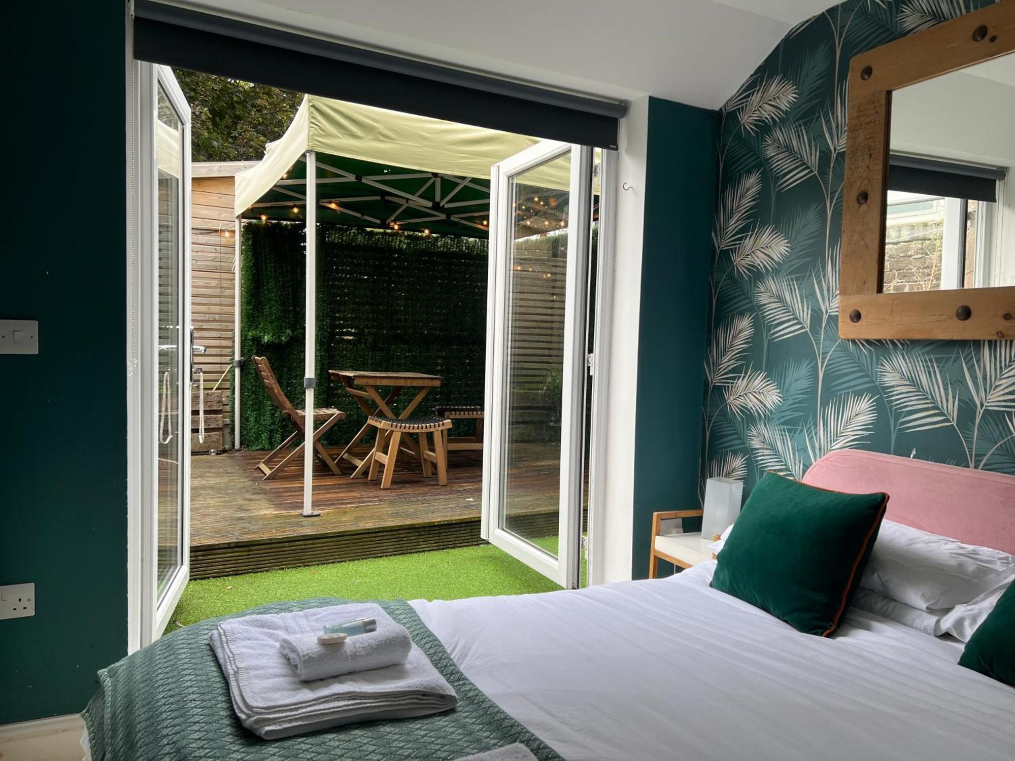 Stylish & Cosy Margate Escape With Hot Tub And Log Burner Dogs Welcome 外观 照片